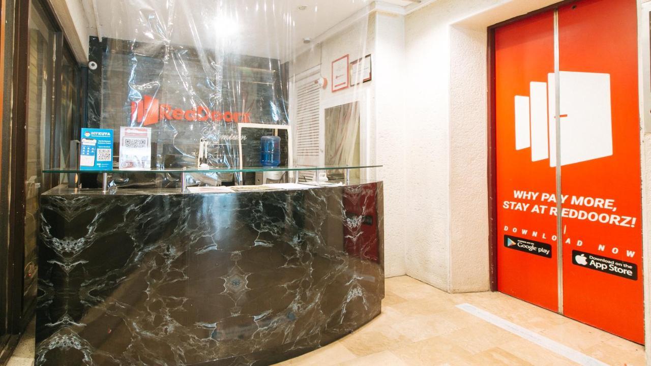 เรดดอร์ซ พรีเมียม ใกล้กรีนเบลท์ มากาตี - พนักงานฉีดวัคซีนแล้ว Hotel Makati City ภายนอก รูปภาพ