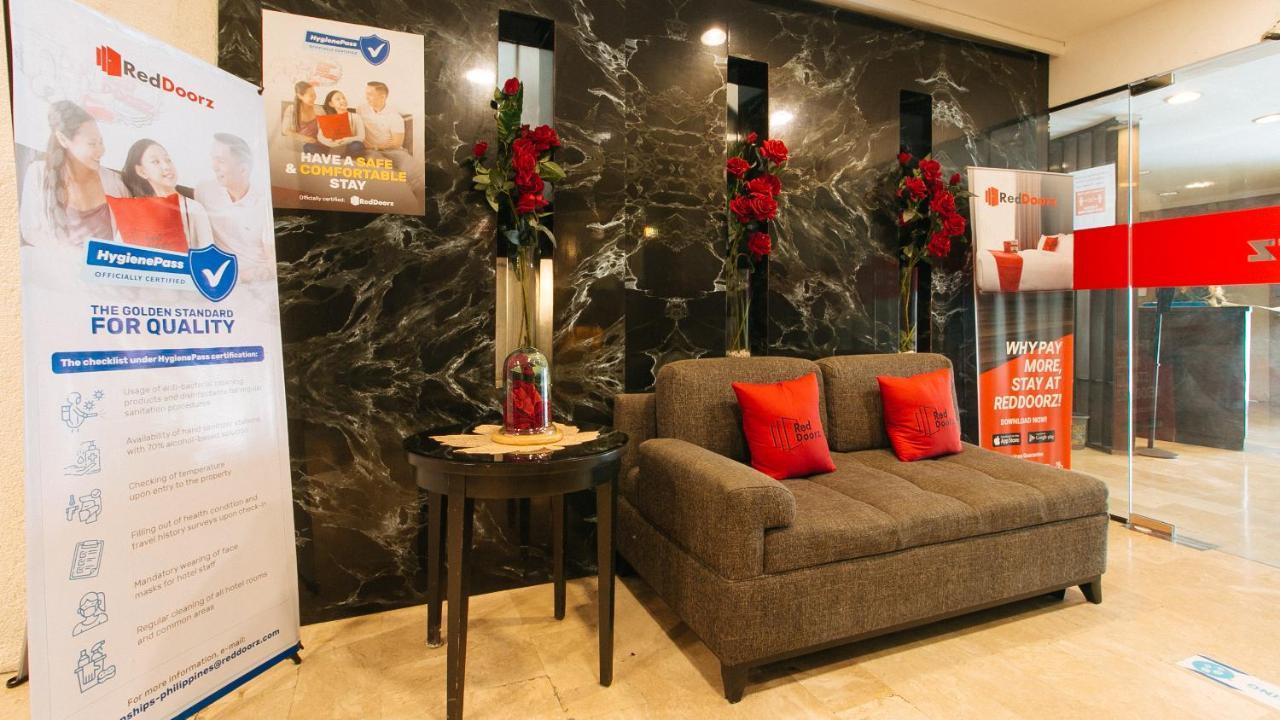 เรดดอร์ซ พรีเมียม ใกล้กรีนเบลท์ มากาตี - พนักงานฉีดวัคซีนแล้ว Hotel Makati City ภายนอก รูปภาพ