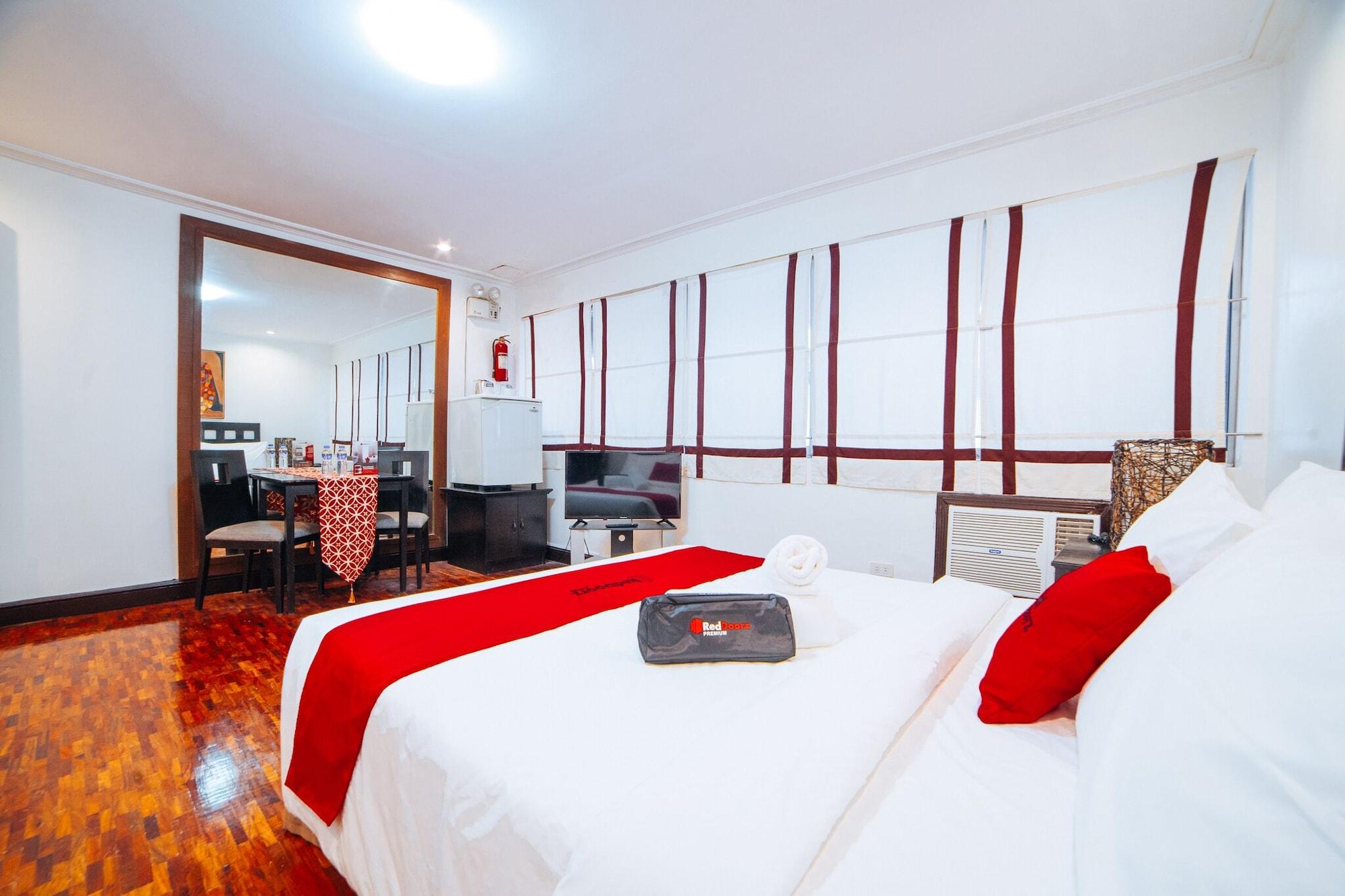 เรดดอร์ซ พรีเมียม ใกล้กรีนเบลท์ มากาตี - พนักงานฉีดวัคซีนแล้ว Hotel Makati City ภายนอก รูปภาพ