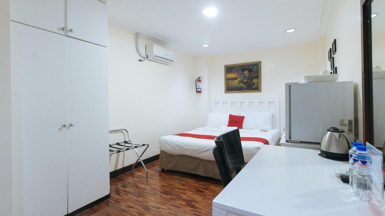 เรดดอร์ซ พรีเมียม ใกล้กรีนเบลท์ มากาตี - พนักงานฉีดวัคซีนแล้ว Hotel Makati City ภายนอก รูปภาพ