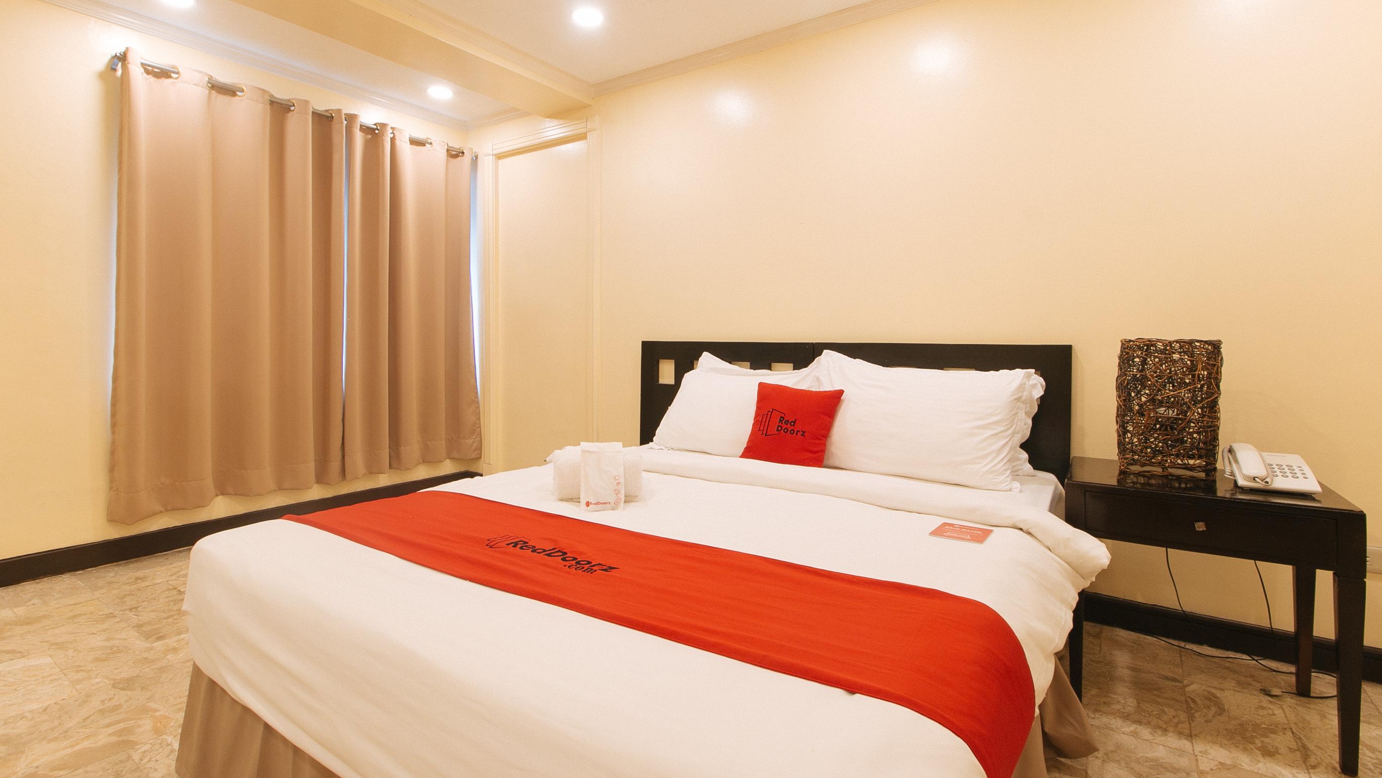เรดดอร์ซ พรีเมียม ใกล้กรีนเบลท์ มากาตี - พนักงานฉีดวัคซีนแล้ว Hotel Makati City ภายนอก รูปภาพ