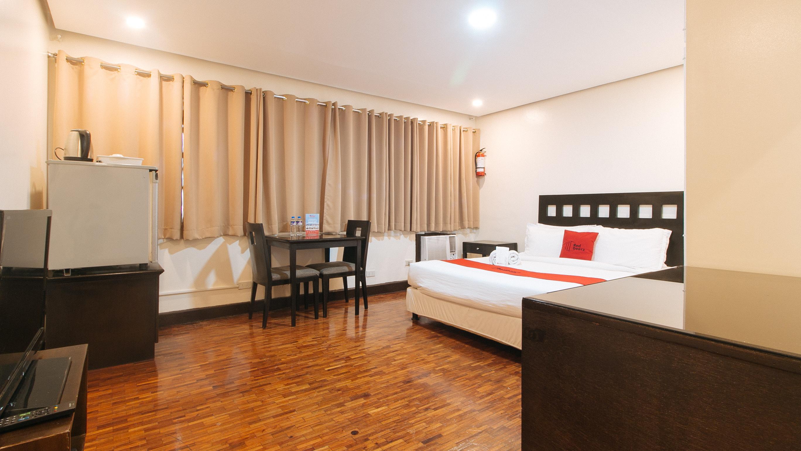 เรดดอร์ซ พรีเมียม ใกล้กรีนเบลท์ มากาตี - พนักงานฉีดวัคซีนแล้ว Hotel Makati City ภายนอก รูปภาพ