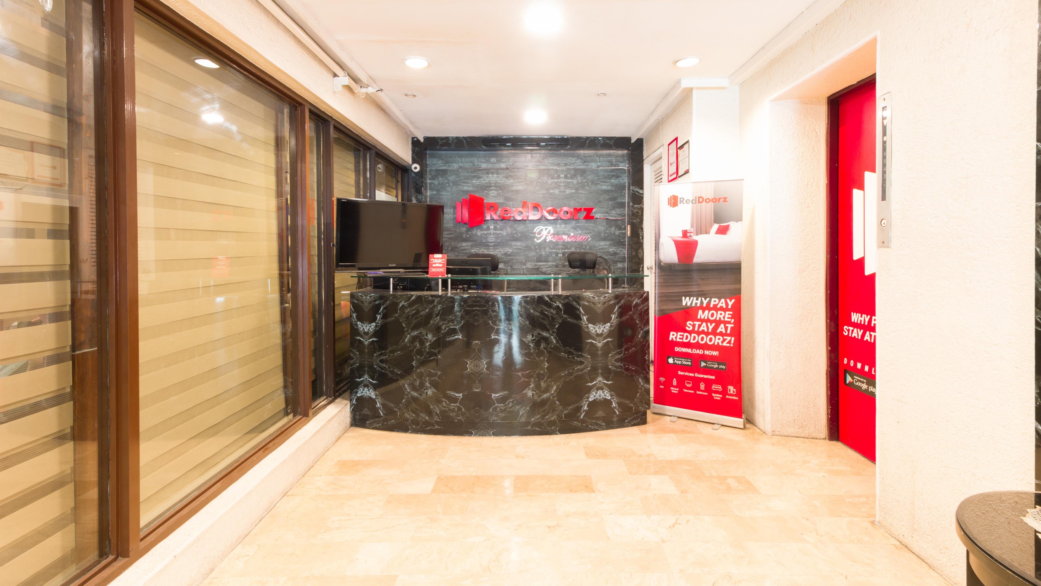 เรดดอร์ซ พรีเมียม ใกล้กรีนเบลท์ มากาตี - พนักงานฉีดวัคซีนแล้ว Hotel Makati City ภายนอก รูปภาพ