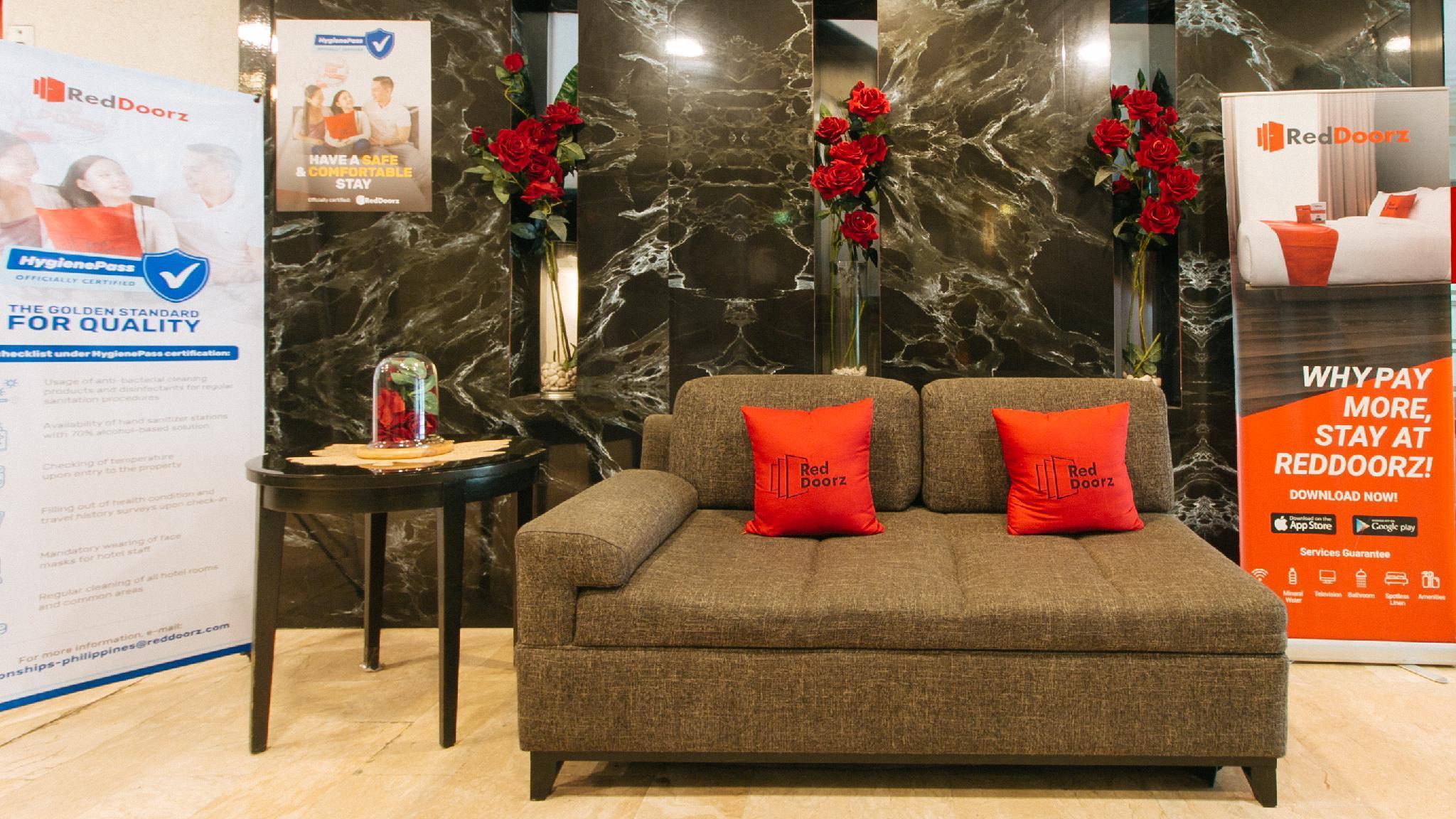เรดดอร์ซ พรีเมียม ใกล้กรีนเบลท์ มากาตี - พนักงานฉีดวัคซีนแล้ว Hotel Makati City ภายนอก รูปภาพ