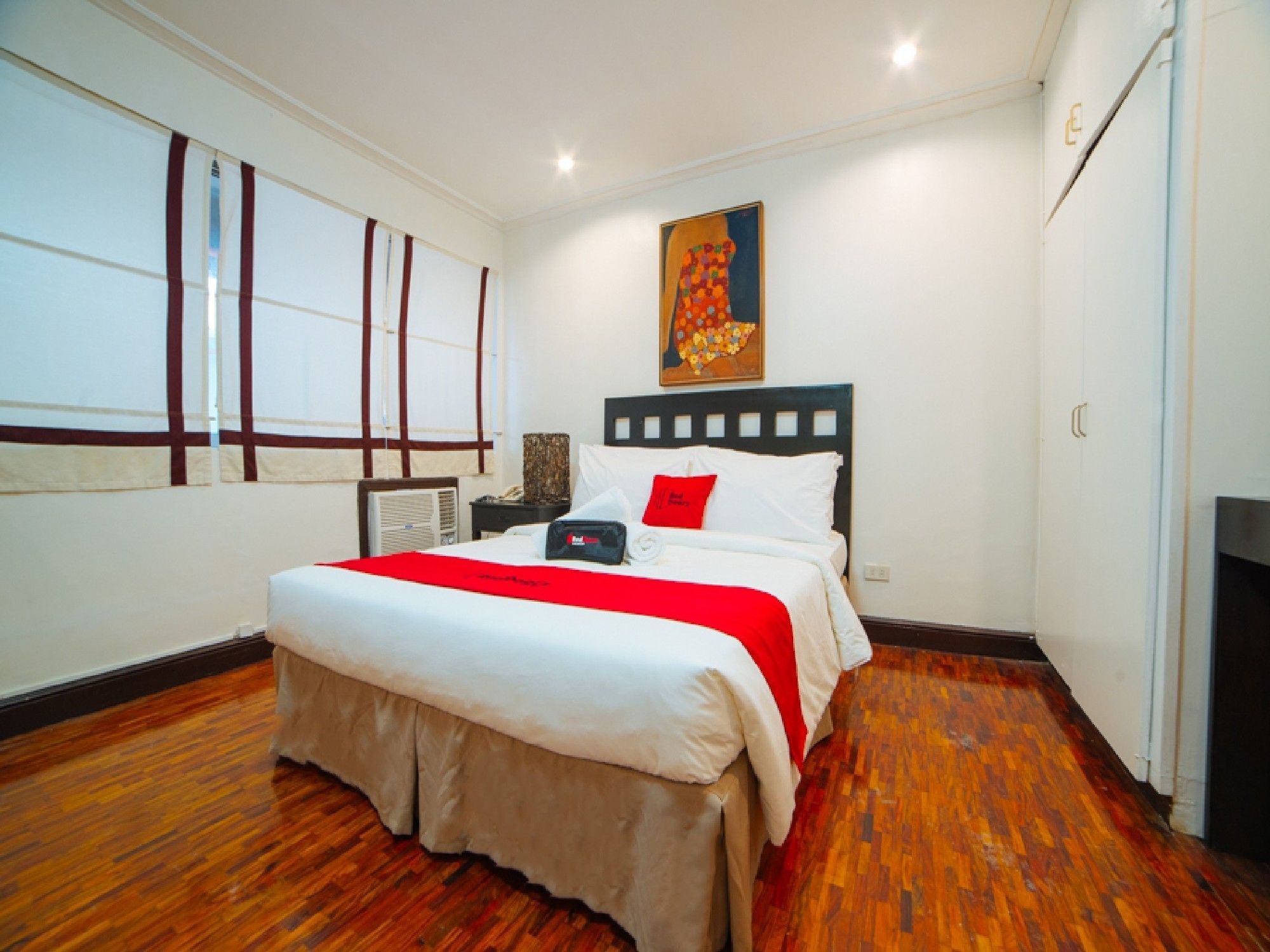 เรดดอร์ซ พรีเมียม ใกล้กรีนเบลท์ มากาตี - พนักงานฉีดวัคซีนแล้ว Hotel Makati City ภายนอก รูปภาพ